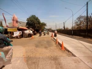 Pembangunan Jalan Dupak Berhenti, Warga dan Pedagang Loak Menjerit