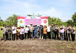 Wujudkan Ketahanan Pangan, Polres Jombang dan Forkopimda Tanam Jagung