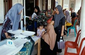 Dampingi Posyandu, Babinsa Desa Kalitengah Perangi Stunting