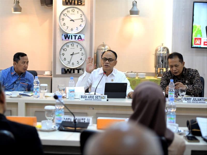 Menkop Dorong Tingkatkan Kuantitas & Kualitas Susu Sapi Lewat Koperasi