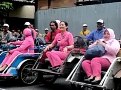 Tebar Kebaikan, Bhayangkari Cabang Tanjung Perak Gelar Bhakti Sosial