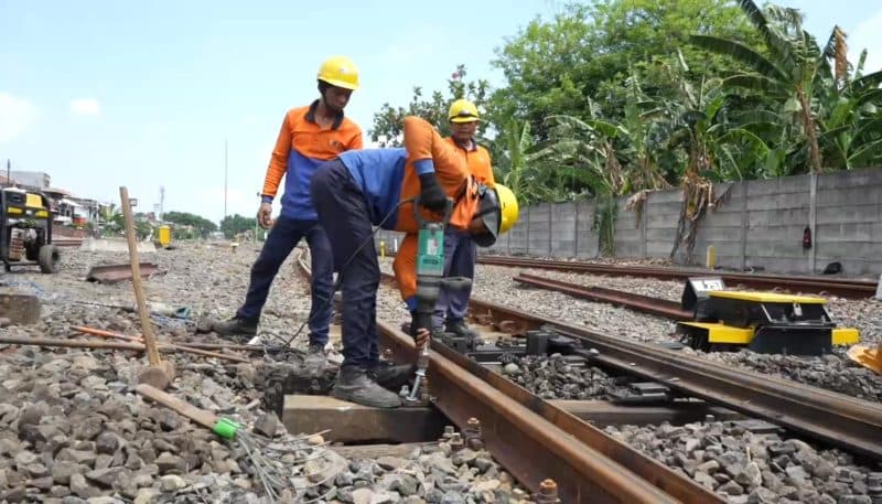 KAI Daop 8 Surabaya Kebut Perbaikan Jalur Rel Jelang Nataru