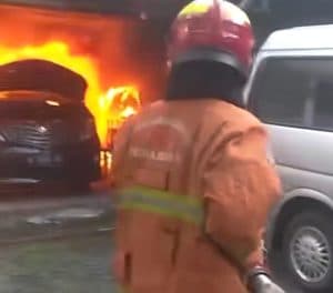 Garasi Rumah Eks Anggota DPR RI di Surabaya Kebakaran, 7 Mobil Ludes!