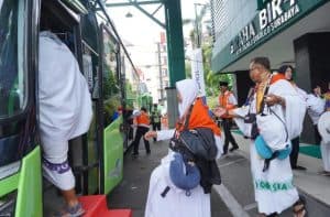 Meski Jadwal Berubah Jemaah Tetap Berangkat, PPIH Surabaya Minta Maaf