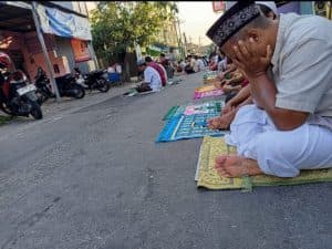 Sibuk Potong Daging, Bolehkah Tinggalkan Shalat Jumat? Ini Jawabannya