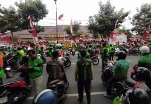 Ribuan Ojol Geruduk Mapolres Jombang, Tuntut Keadilan Kematian Affan