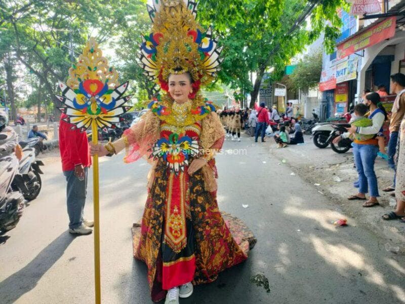 Beragam busana ditampilkan peserta Karnaval Sedekah Bumi Dukuh Karangan. (Foto : jero/siginews.com)