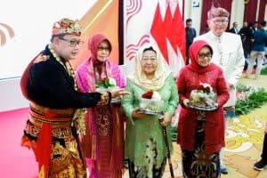 Pj Gubernur Jatim Gelar Tasyakuran Bersama Keluarga Pahlawan