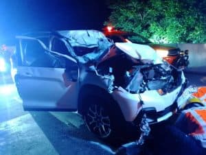 Mobil Ertiga Ringsek Usai Tabrak Truk di Tol Jombang-Mojokerto