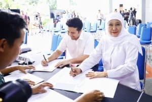 Khofifah dan Emil Jalani Tes Kesehatan di Gedung Kemendagri