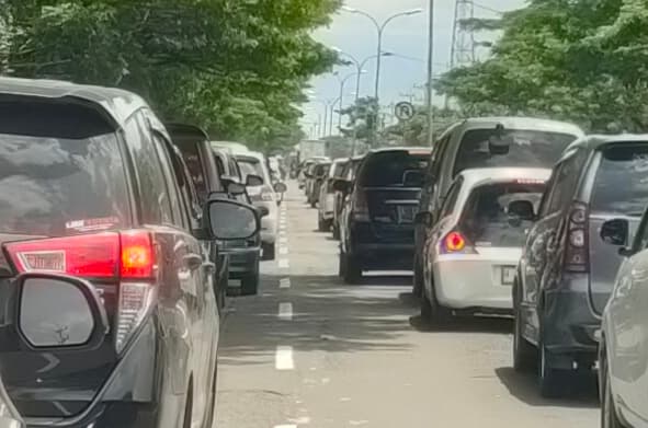 Waspada Cuaca Ekstrem di Tengah Lonjakan 10 Juta Pemudik Nataru