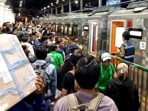 Info Mudik: Lonjakan Penumpang KA Commuter Bludak, Gunakan Aplikasi