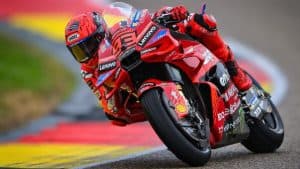 Meski Nyaris Celaka di Awal, Marc Taklukkan Bezzecchi di Lap Terakhir