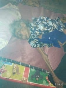 Kondisi ibunya Sinem (nenek dari Nyami, Kateno, Jayin) mengalami sakit di rumah Sinem. (Foto : dok. keluarga Sinem)