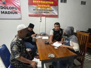 Kesabaran warga sudah habis, sehingga melaporkan dugaan penganiayaan, serta perbuatan tidak menyenangkan yang dilakukan Mbah Sinem ke Polsek Dolopo. (foto : hnf)